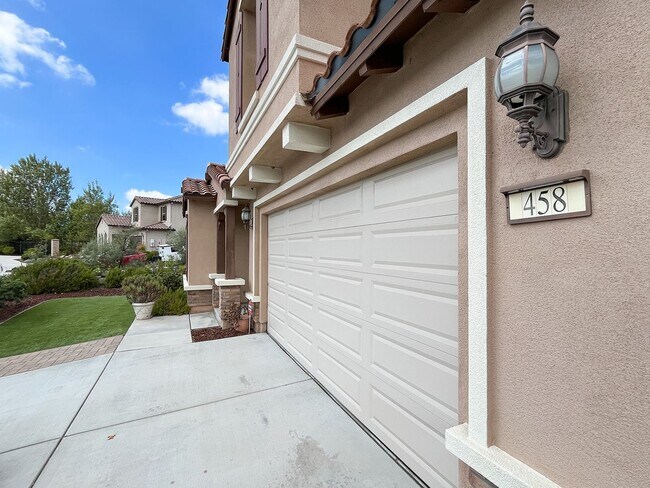 Building Photo - 5bd/3ba, 3969 sq ft Home in Gated Community in Vista!