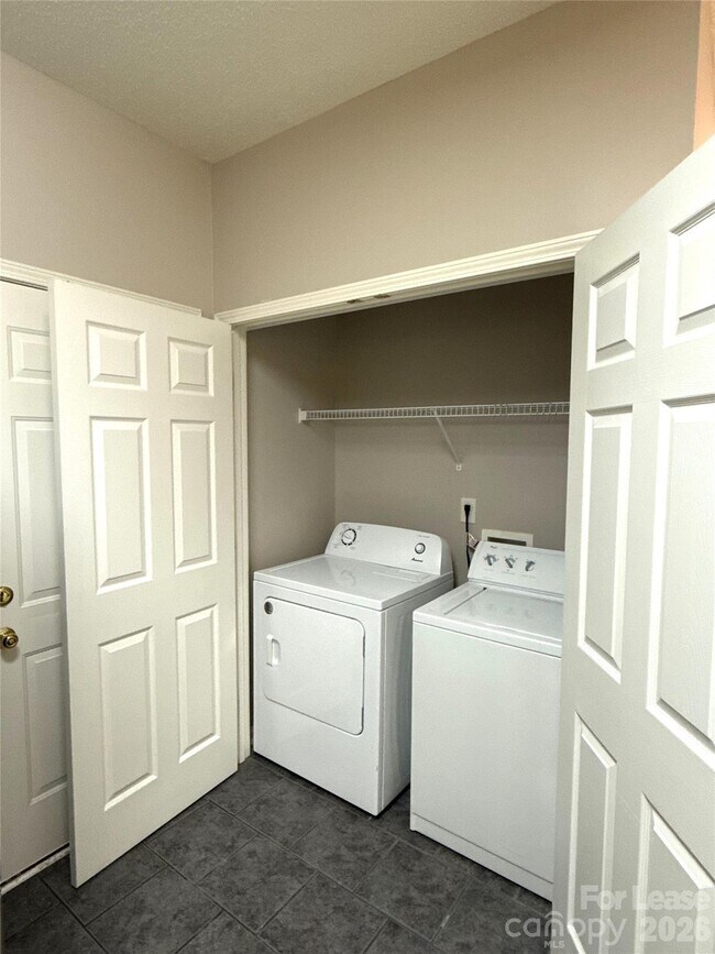 Building Photo - 432 McGinn Grove Dr