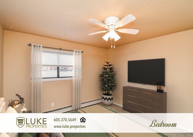 Building Photo - 405 S Sycamore Ave