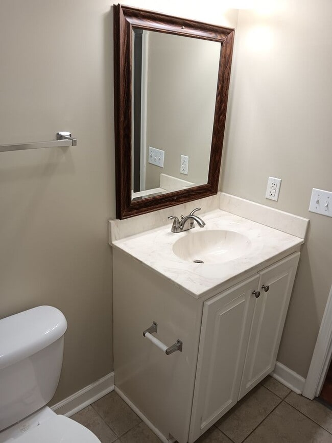 Building Photo - 3 Bedroom/2.5 Bath in Countryview Village