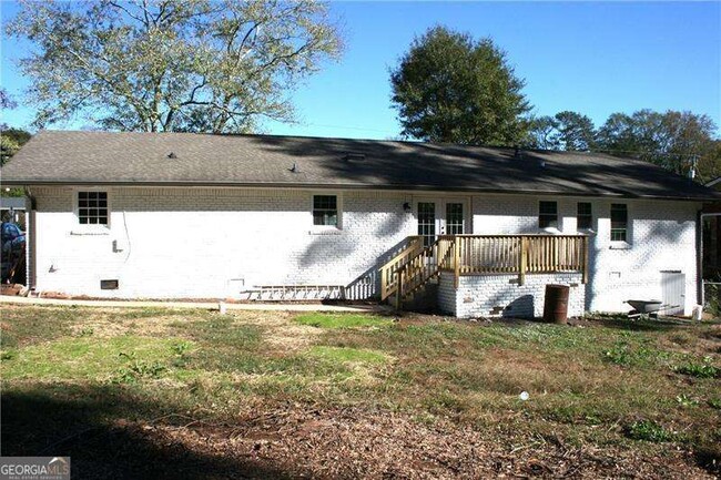 Building Photo - 5911 Meadowbrook Dr