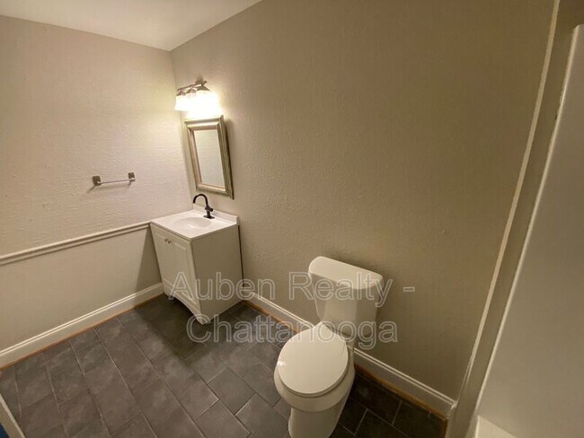 Building Photo - 3925 Redding Rd