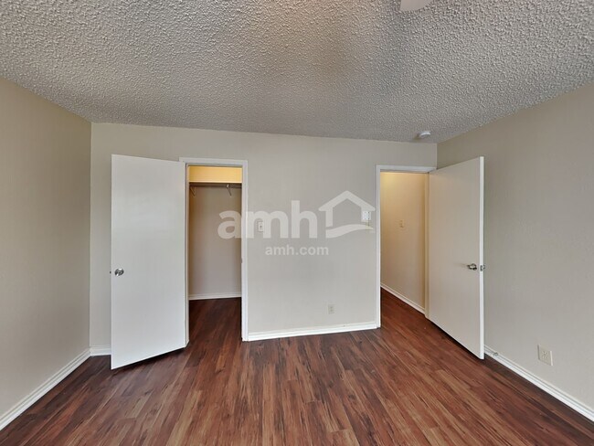 Building Photo - 9307 Sunlit Pt