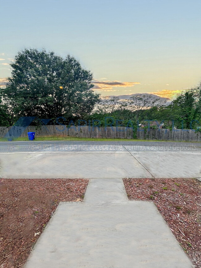 Building Photo - 3120 Oakley Pl