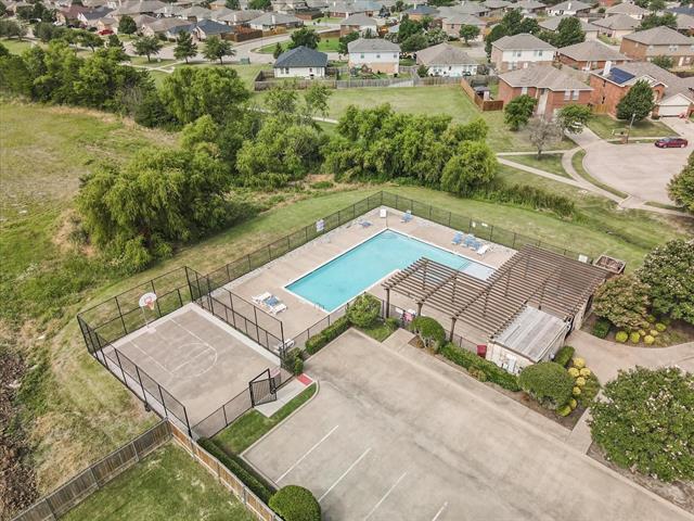 Building Photo - 2801 Mockingbird St