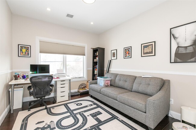 Building Photo - 66 Essex Rd