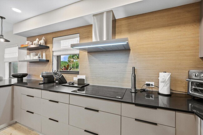 Building Photo - 2785 Polo Island Dr
