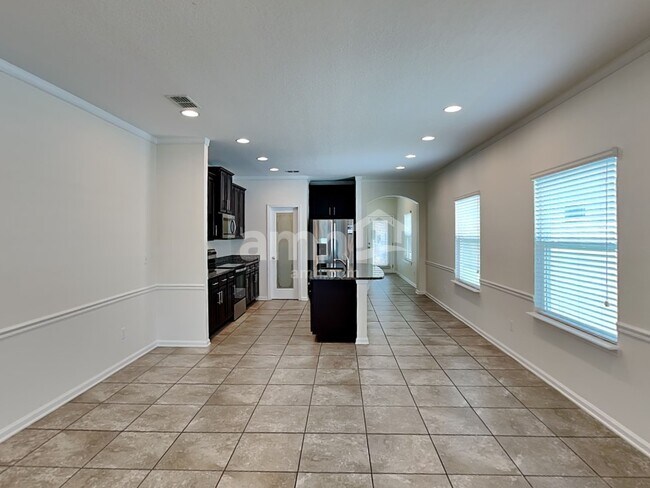 Building Photo - 629 Drysdale Dr