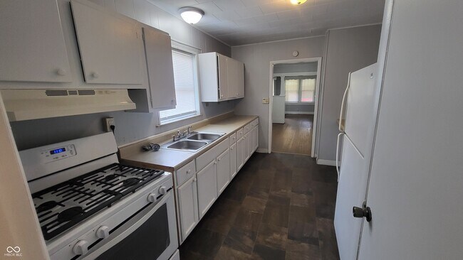 Building Photo - 1527 N Chester Ave