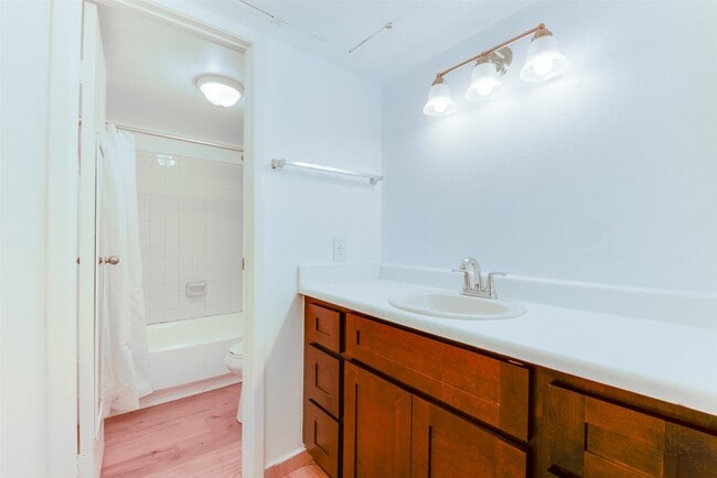 Building Photo - 2021 Spenwick Dr