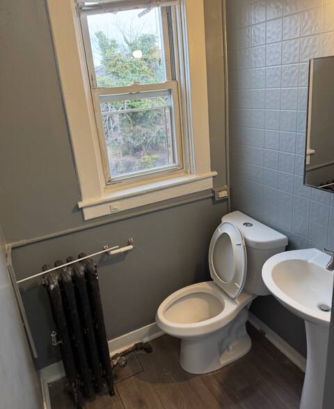 bathroom - 2nd floor - 1240 N Curley St