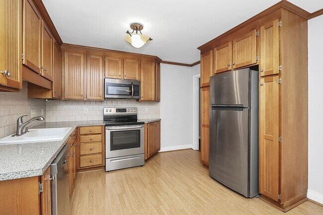 Building Photo - Charming 2BD/1BA Bungalow in Bradley Hills!