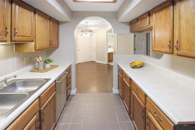 Building Photo - 411 Shirley Ridge Dr