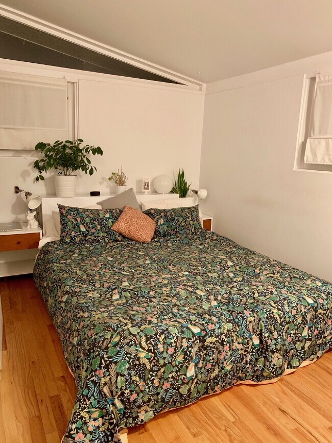 Building Photo - Great 2 bed, 1 bath property