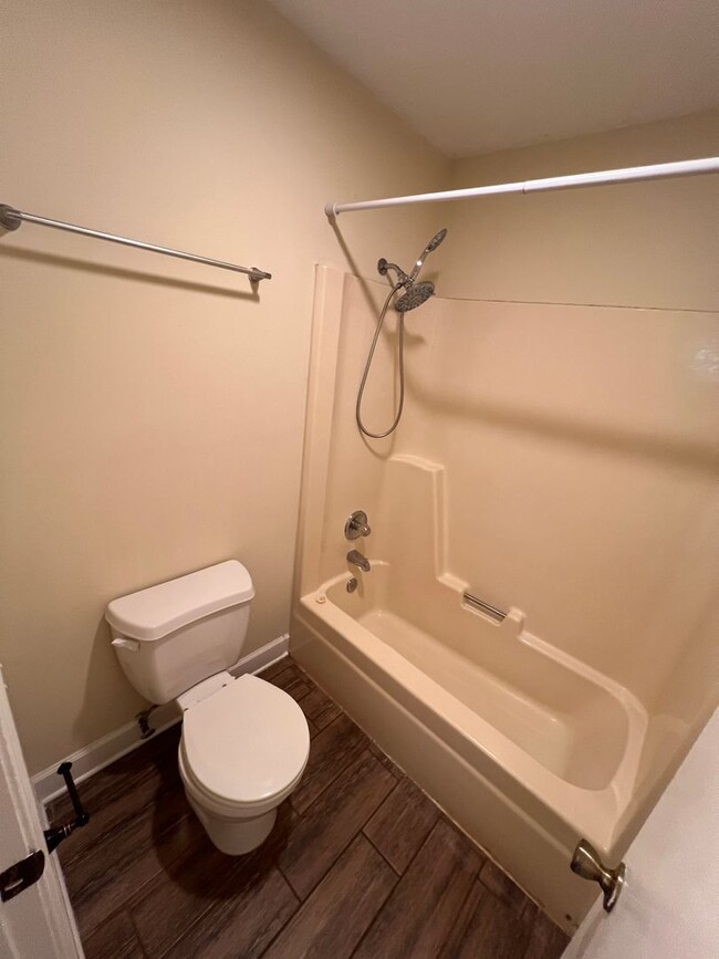 Building Photo - 279 Ivy Ln