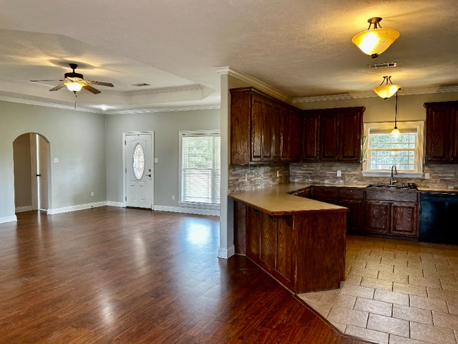 Building Photo - 346 Delia Dr