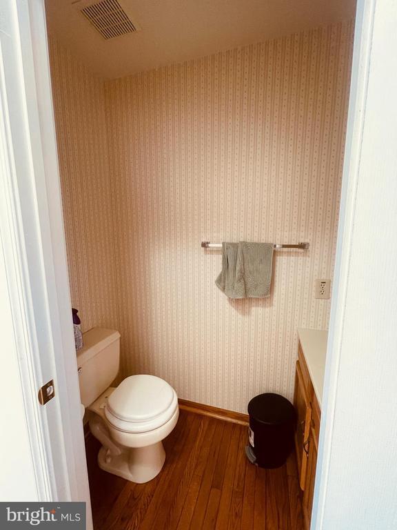 Building Photo - 404 Navaho Dr