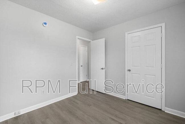 Building Photo - 105 Hubert Dr