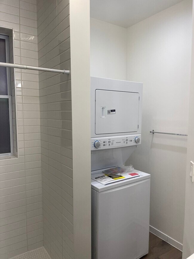 Building Photo - 3707 W Augusta Blvd