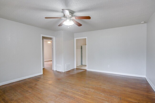 Building Photo - Pre Leasing for fall 2026! 2/1 in Tech Terrace