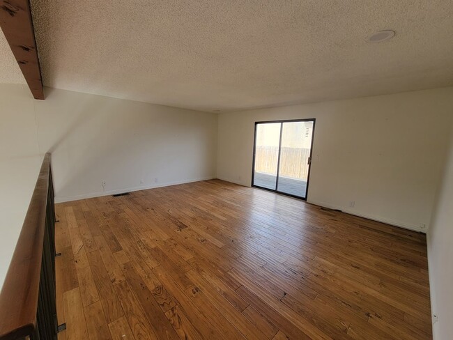 Building Photo - HUGE UPPER 1BD/1.5BA CONDO WITH LOFT, PARK...