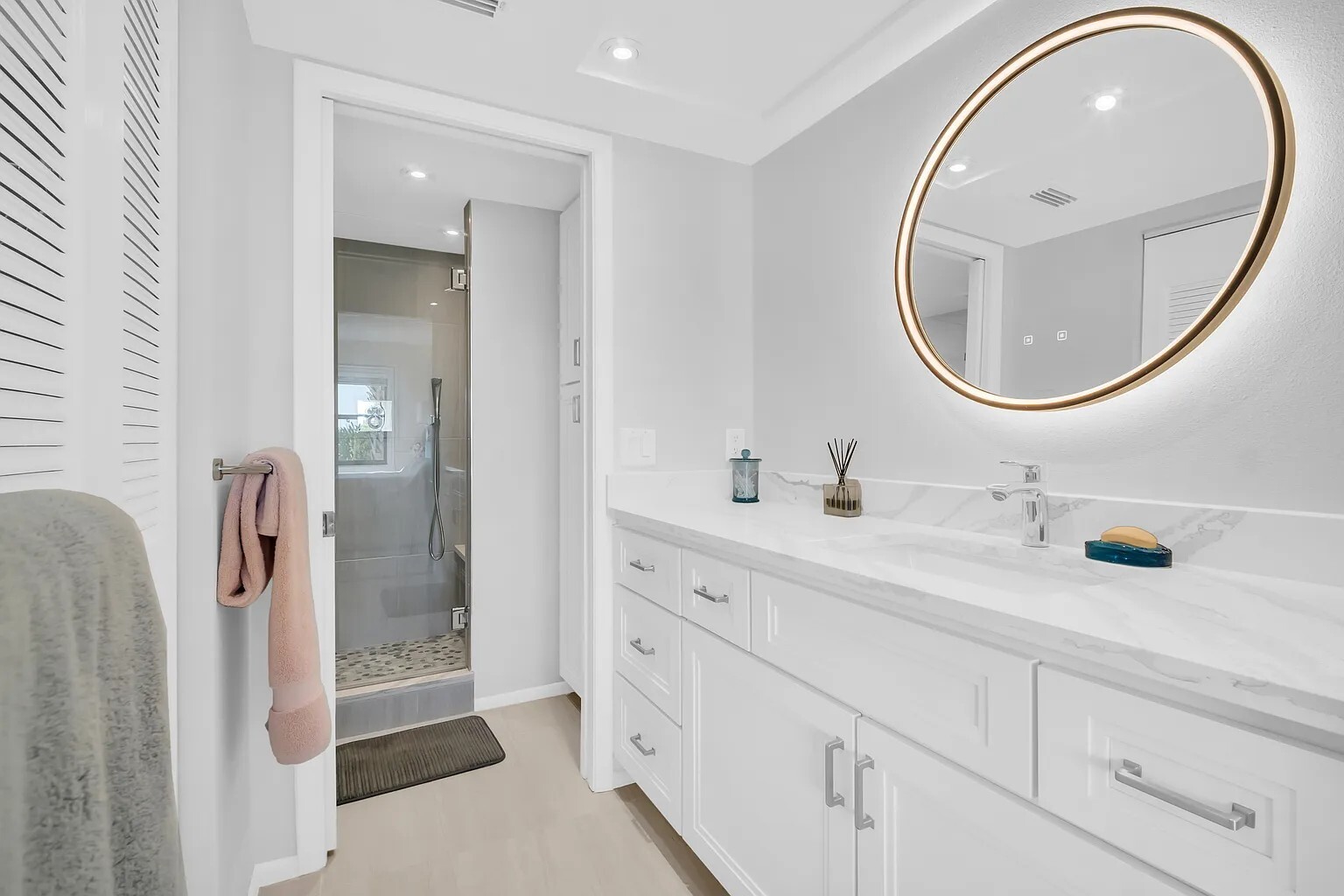 Master Bathroom - 1332 Pasadena Ave S