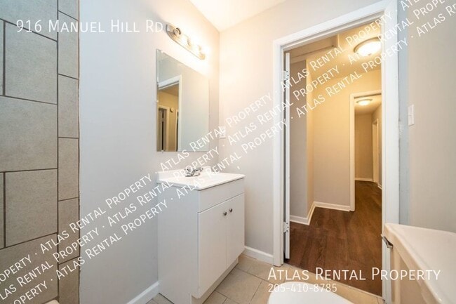 Building Photo - 916 Manuel Hill Rd