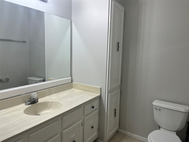 Building Photo - 65 Yewleaf Rd