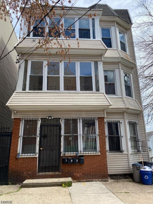 Building Photo - 130 Milford Ave