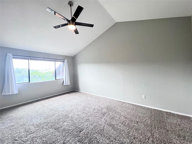 Building Photo - 4711 Spicewood Springs Rd