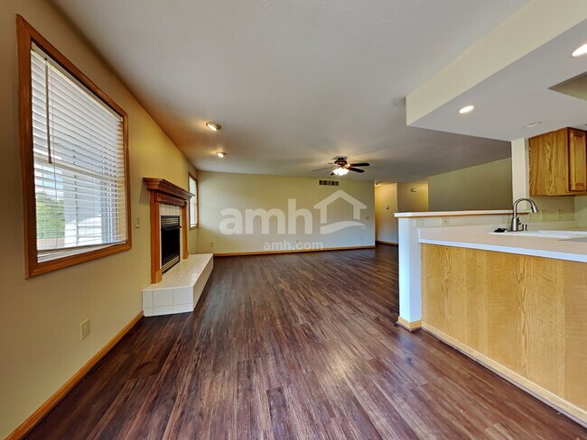 Building Photo - 71 Thornhill Dr