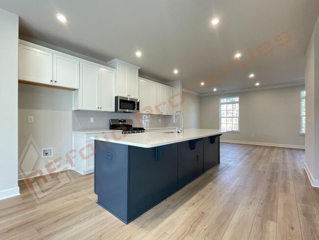 Building Photo - Beautiful brand new 3-Story Townhome | 4 B...