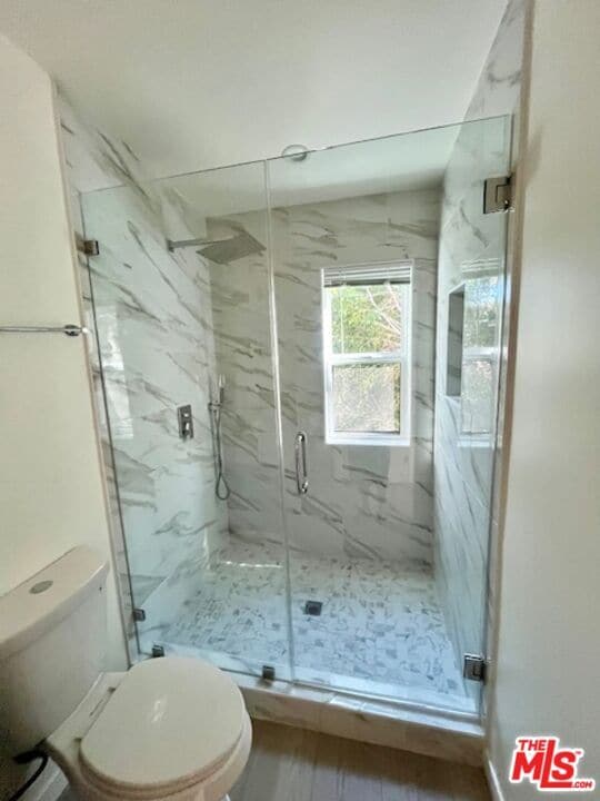 Building Photo - 9946 Farragut Dr