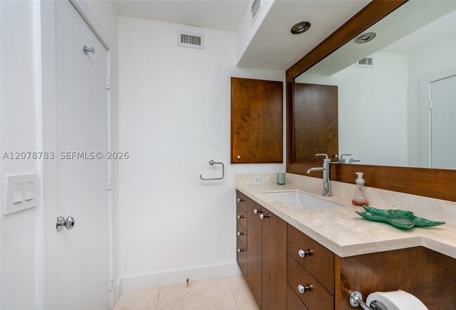 Building Photo - 613 Ocean Dr