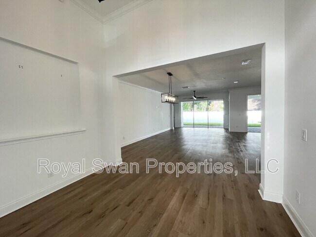 Building Photo - 929 Clearview Ave