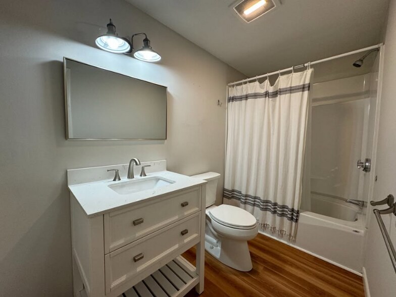 Building Photo - 98 Burnell Dr