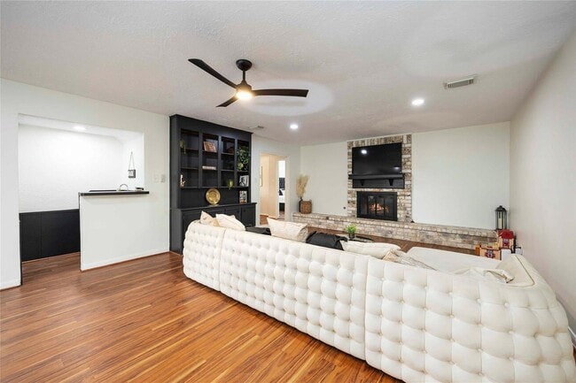 Building Photo - 5511 Green Timbers Dr