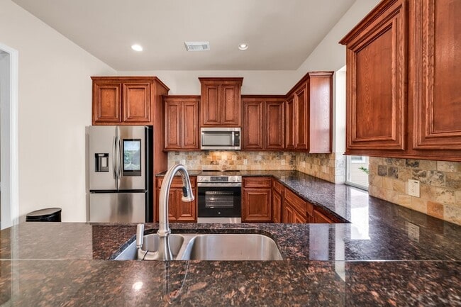 Building Photo - 1607 W Dallas St