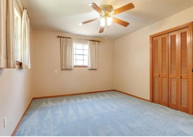 Building Photo - 4325 SE 12th St