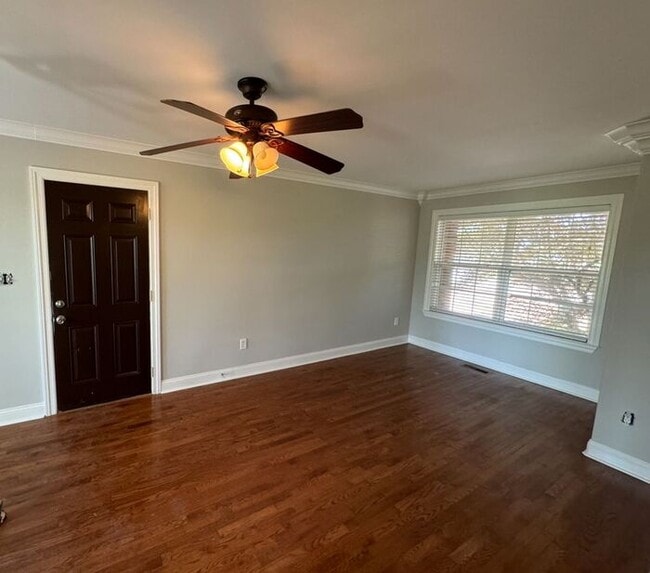 Building Photo - Home available in popular area
