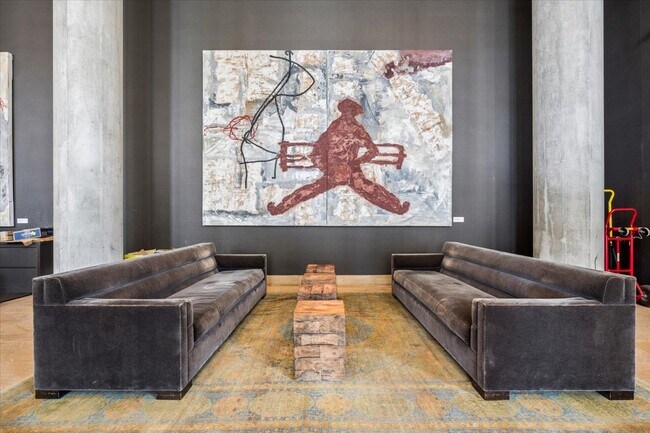 Building Photo - 860 W Blackhawk St