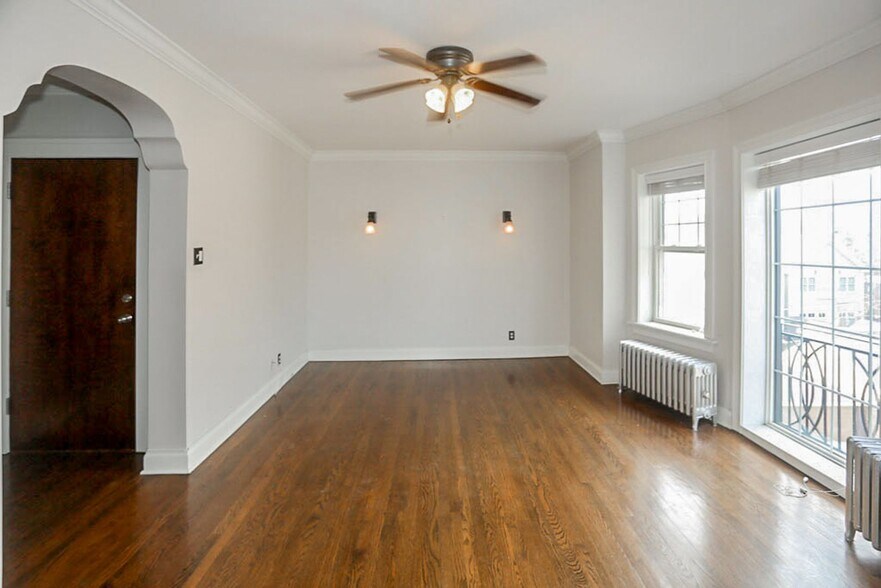 Building Photo - 4836 N Paulina St