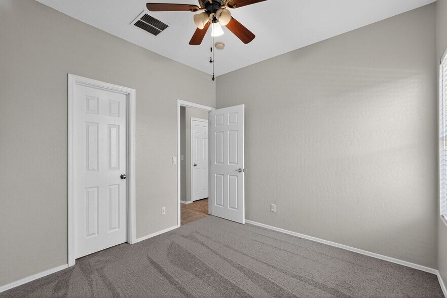 Building Photo - 14843 W Wethersfield Rd