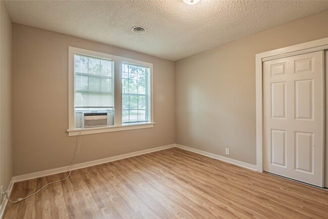 Building Photo - 203 Beatrice