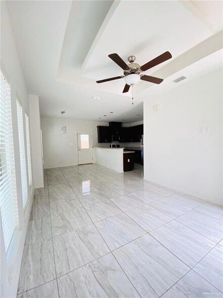 Building Photo - 1719 W Garrison Dr