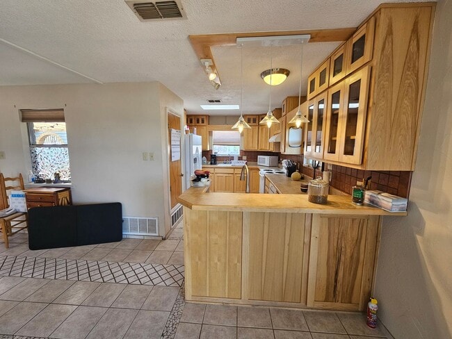Building Photo - Unique location, breathtaking views, wonde...
