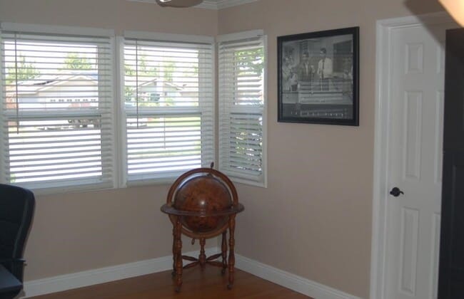 Building Photo - 1324 E Rose Ave