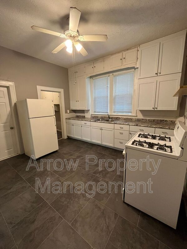 Building Photo - 3038 Walnut Ct