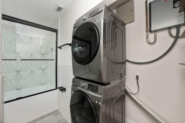 Building Photo - 5214 Stacy St