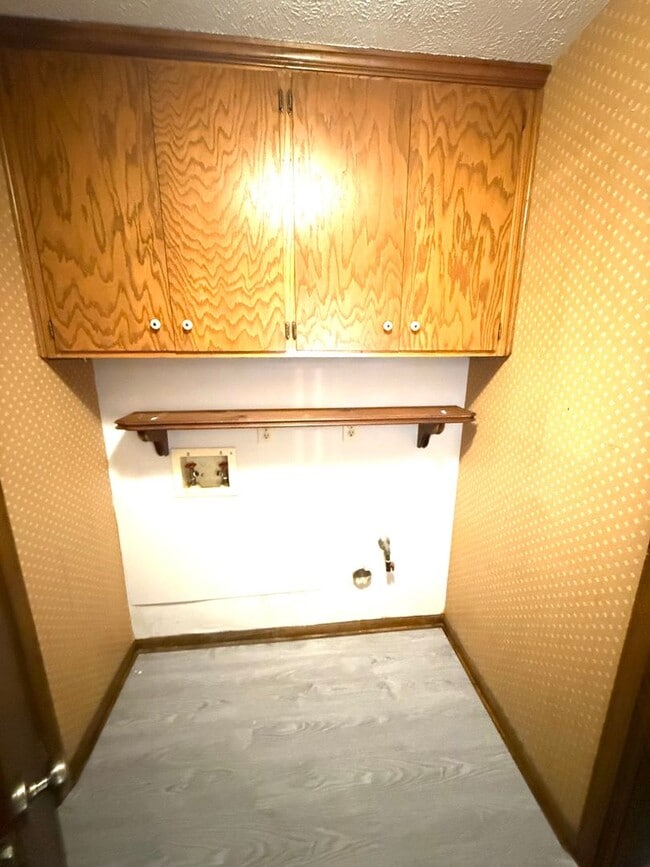 Building Photo - ** 3 bed 2 bath located off Vaughn Road ** Call 334-366-9198 to schedule a self tour